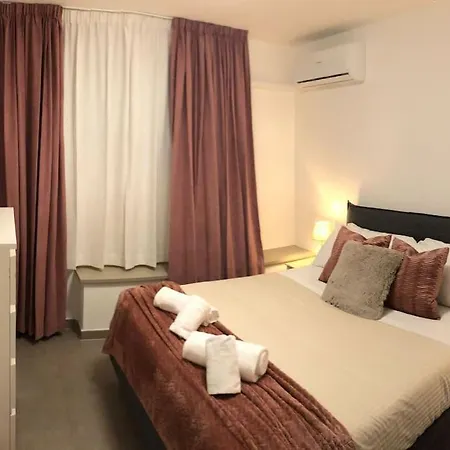 Mon Cheri Colosseo アパート *